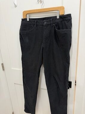 Lululemon ABC Pant Slim five-pocket stretch comfort technology. 
33/32